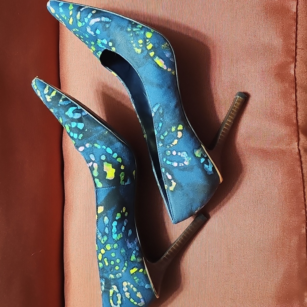 Ralph LAUREN Blue Patterned Women's Heels With Gold Embellishment - Picture 4 of 5